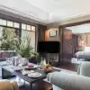 Елегантна мебел за дисплеи тип количка OMB SCEEN TOWER BK 32-55 inch, Max 35kg, Min 100x100, Max 600x400, Height 111 cm, Стъклен черен закален рафт, Hidden Cables, Easy Hanging System, Wheels, Black, product code: H215