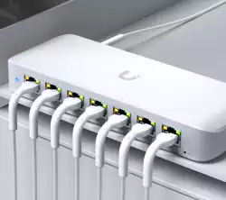 8-портов GbE PoE комутатор Ubiquiti UniFi Ultra (202W) USW-Ultra-210W
