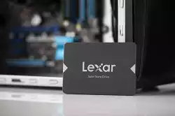 Твърд диск LEXAR NS100 512GB SSD, 2.5”, SATA (6Gb/s), до 550MB/s скорост на четене и 450 MB/s писане