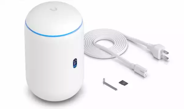 Десктоп 10G Cloud рутер Ubiquiti UniFi Dream Router 7 UDR7