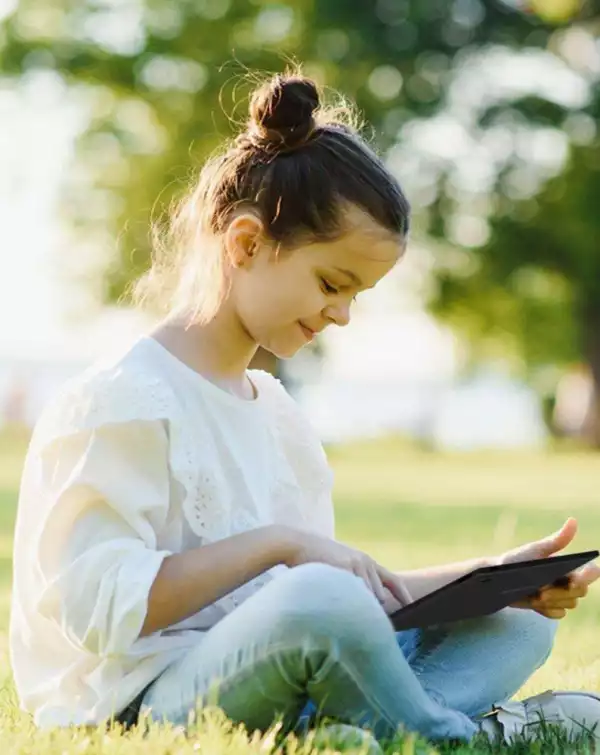 Таблет и четец Hanspreee Lumo Paper 7.8", 64 GB, в комплект с калъф Smart Folio