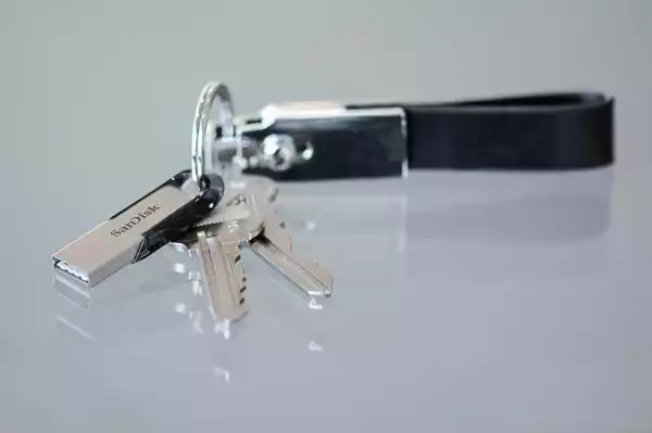 USB памет SanDisk Ultra Flair, USB 3.0, 512GB